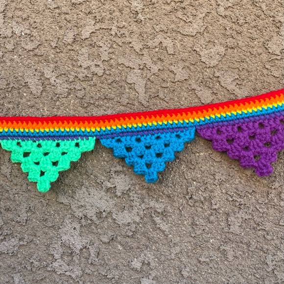 ๐HP๐Handmade Crochet Neon Rainbow Granny Triangle Bunting - Picture 6 of 8